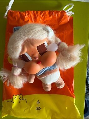 Cute Cry Baby Plush Doll - Blonde
